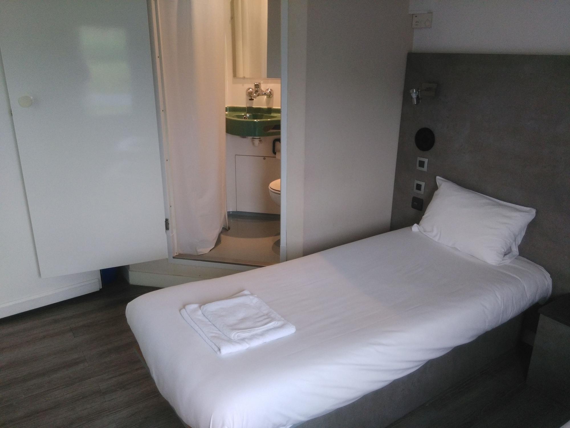 Fasthotel Le Mans Nord Fh Confort Сен-Сатурнен Экстерьер фото